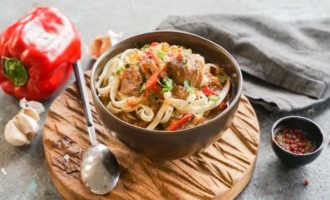 лагман с лапшой и овощами