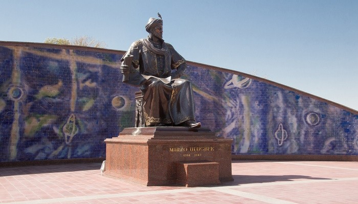 памятник Улугбека