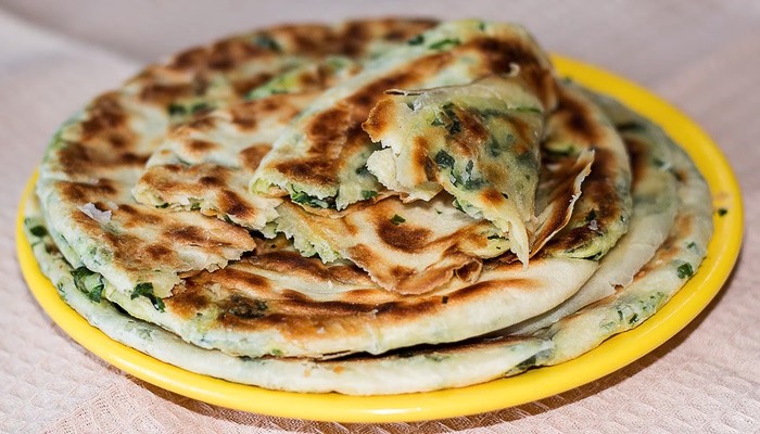 узбекская лепешка с творогом и зеленью
