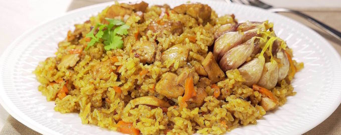 плов с мясом и чесноком