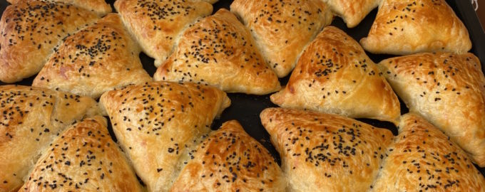 самса с кунжутом