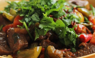 лагман с мясом и зеленью
