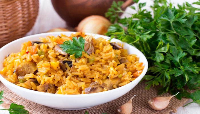 плов с грибами и курицей