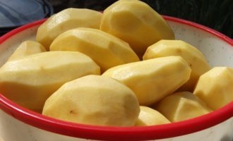 очищенный картофель