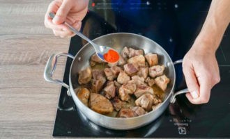 мясо в кастрюле