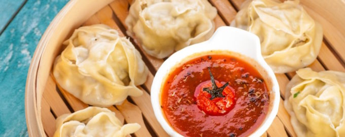 манты с соусом