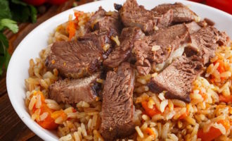 плов с мясом