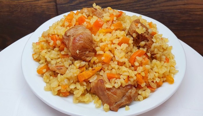 Плов со свининой и булгуром в мультиварке