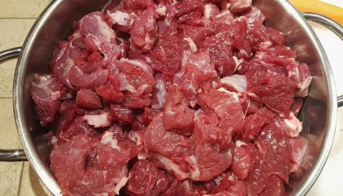 нарезанное мясо
